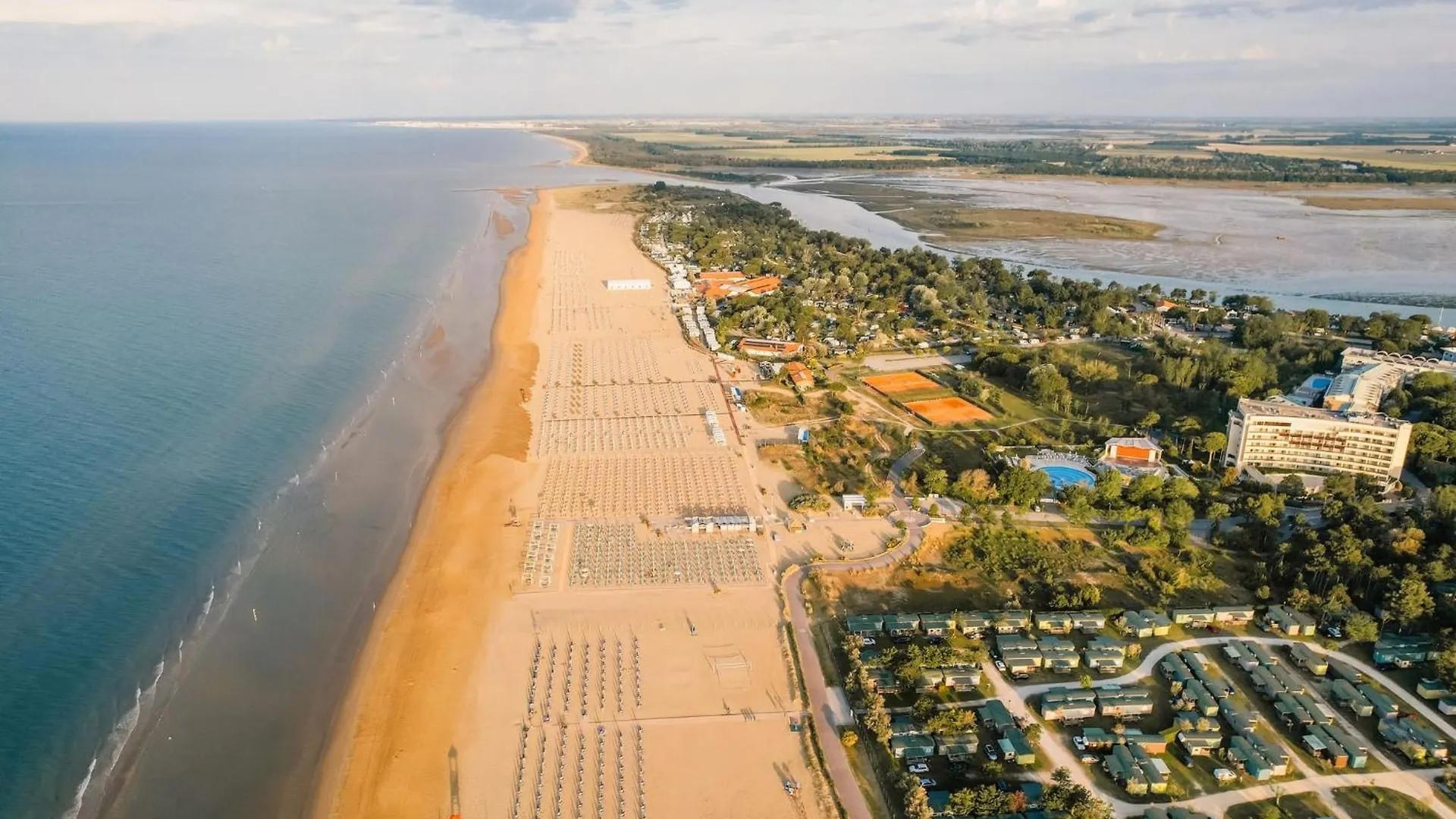 Modern Flat With Terrace - Beahost Rentals Bibione Apartman